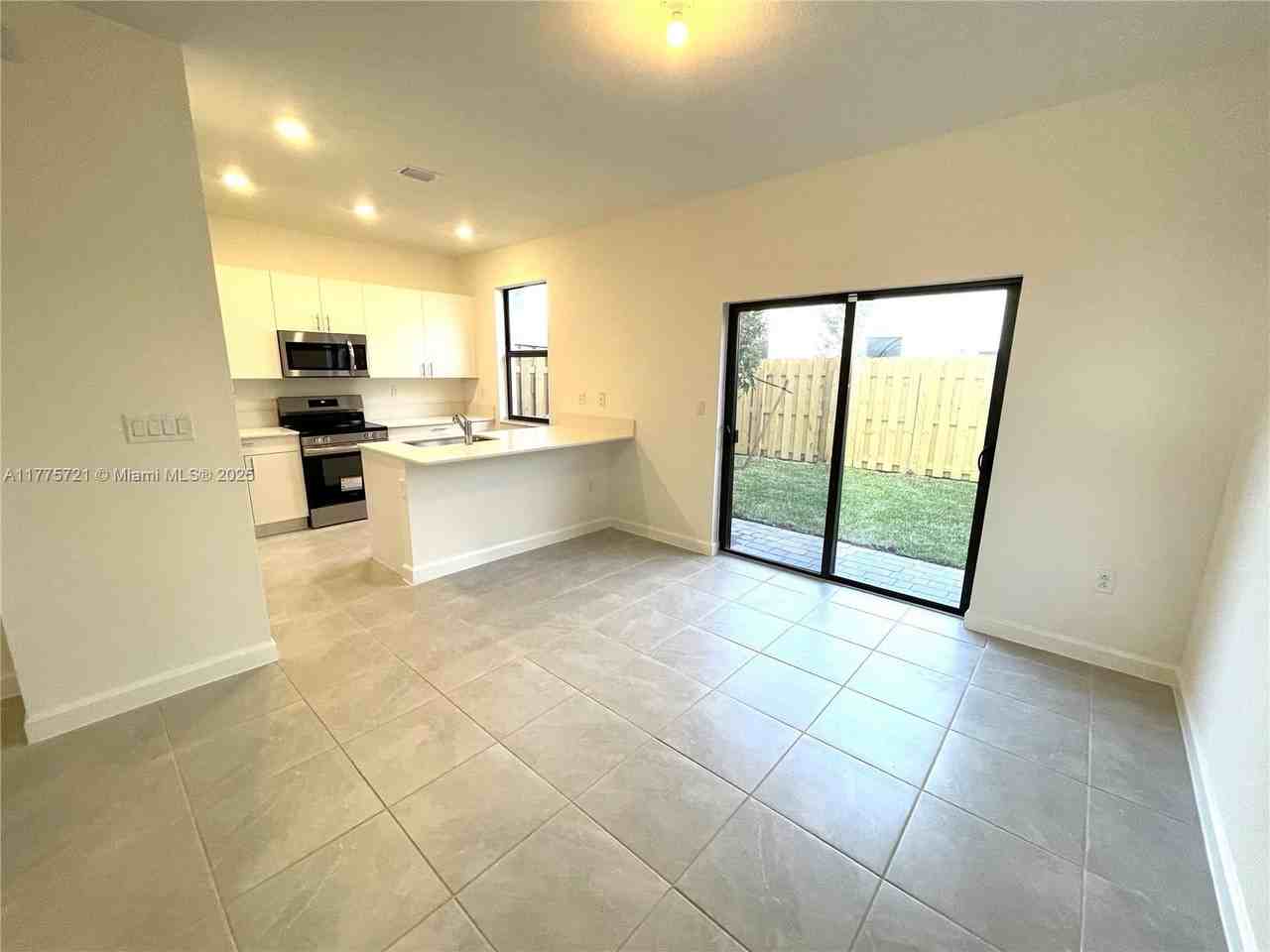 23079 Sw 129th Ave #23079 - Photo 5 of 31