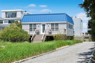 846 Dune Rd - Photo 1 of 1