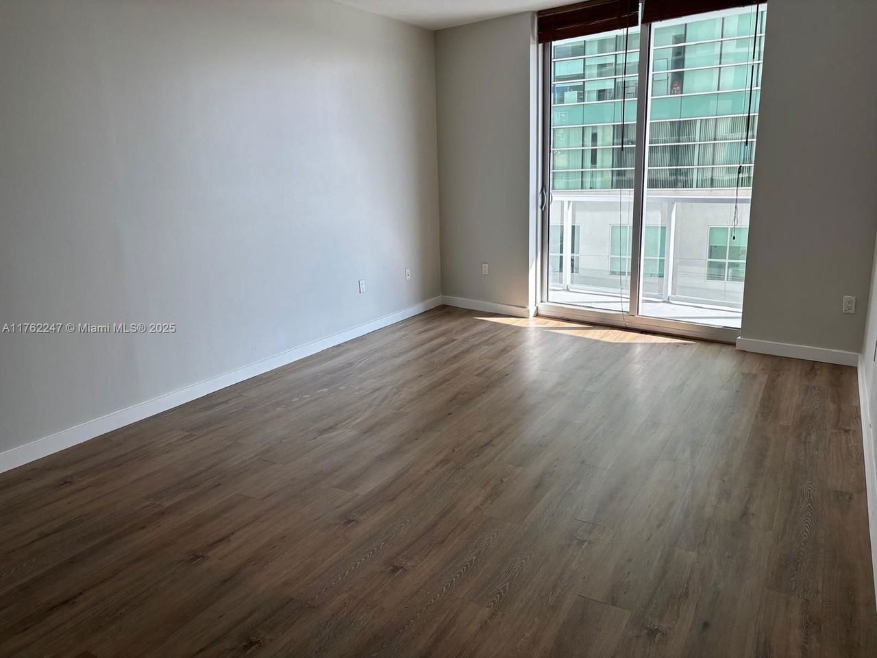 185 Sw 7th St #1410 - Photo 2 of 8