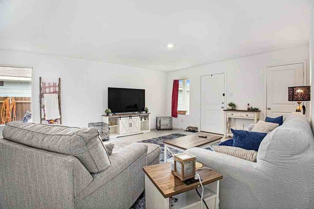 3624 Bluebird Ln - Photo 5 of 26