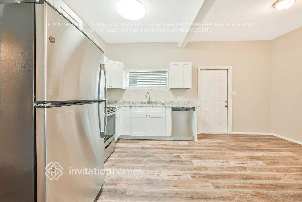 4805 Basswood Ln - Photo 7 of 24