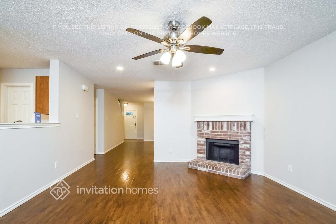 3616 Lipizzan Dr - Photo 3 of 15