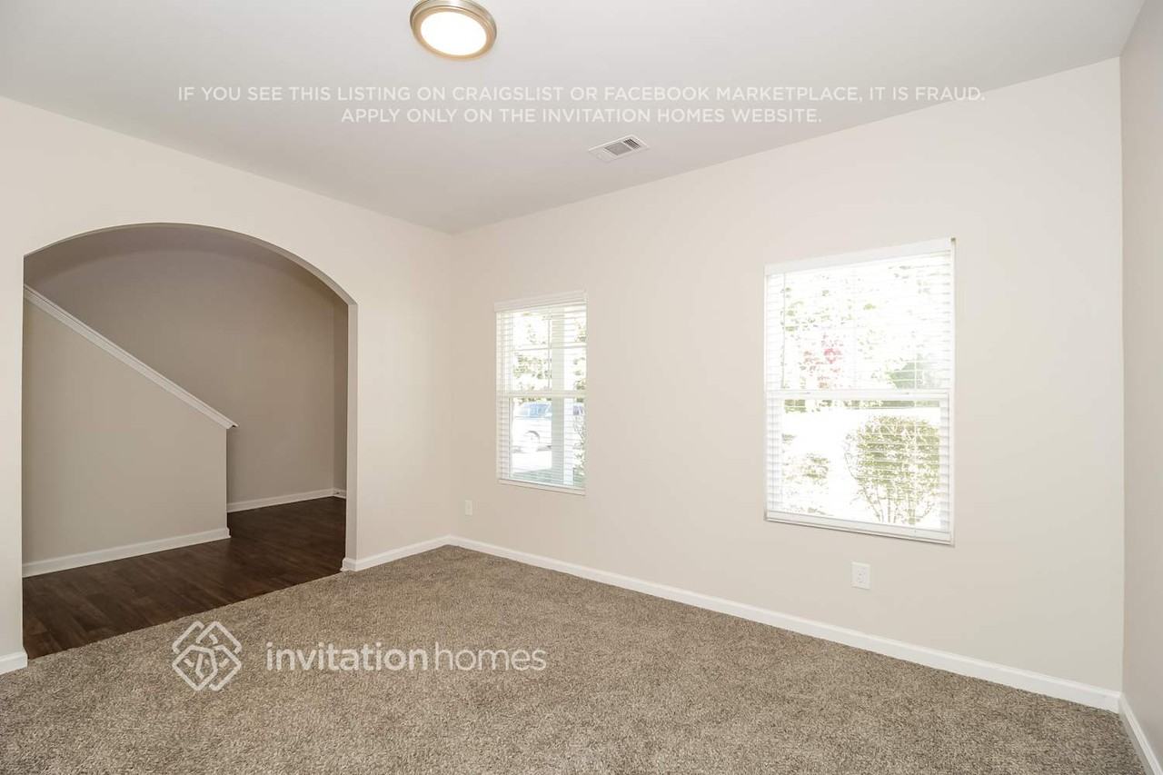 245 Westridge Cir - Photo 2 of 16