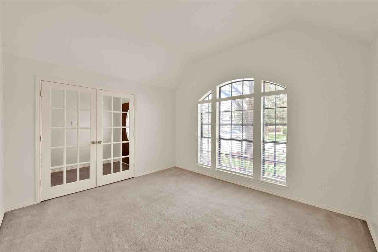 9307 Meadow Ford Ct - Photo 3 of 16