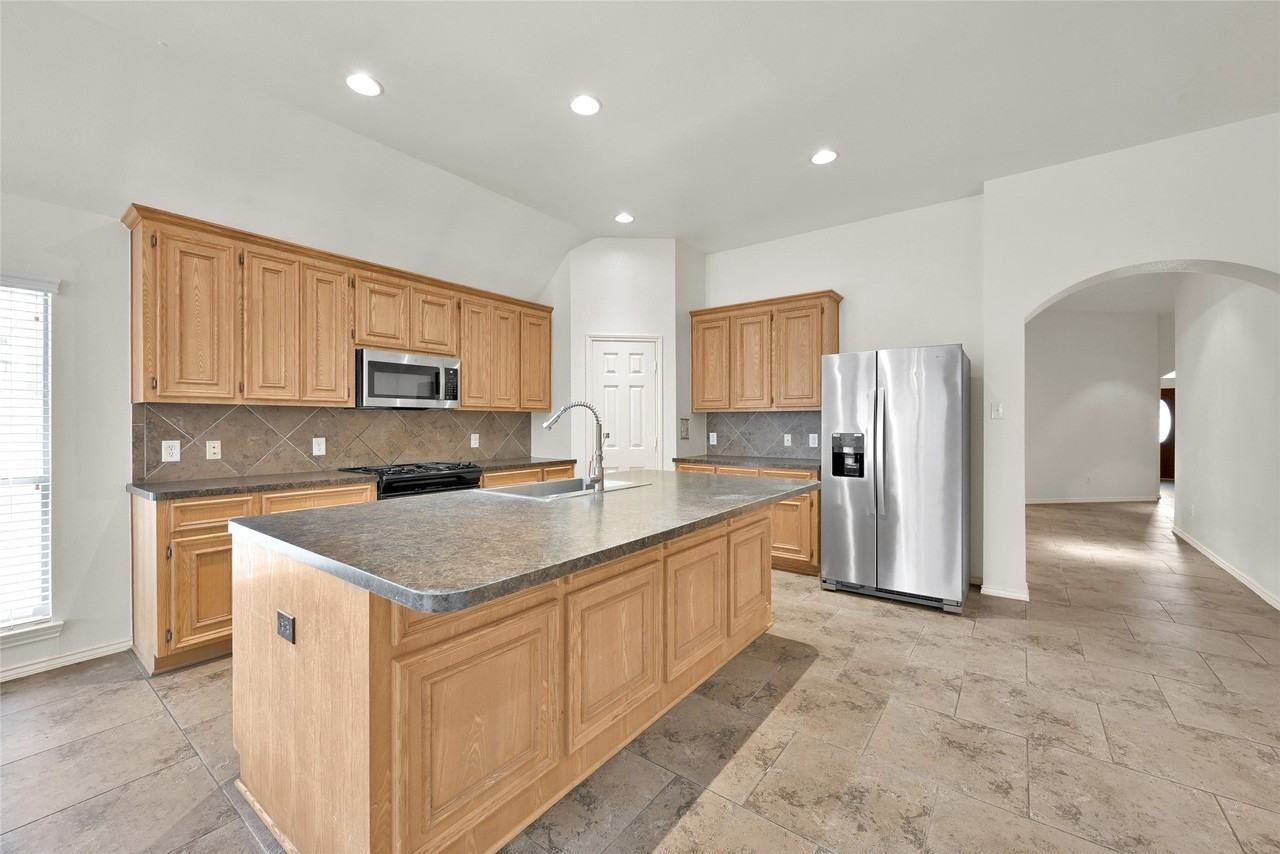 9307 Meadow Ford Ct - Photo 6 of 16