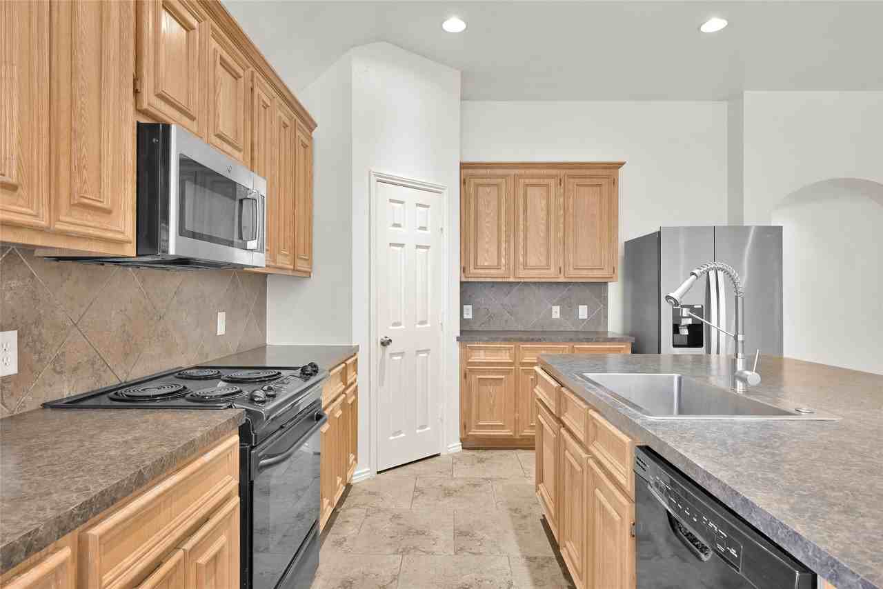 9307 Meadow Ford Ct - Photo 7 of 16