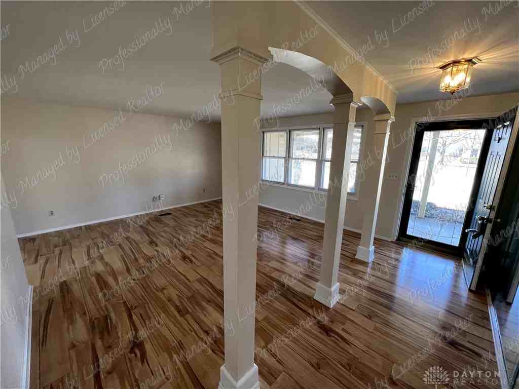 1103 Robinette Ave - Photo 4 of 27