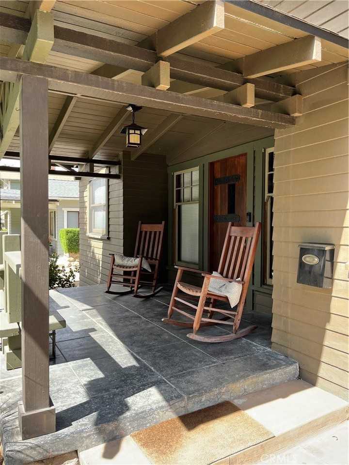 437 Grant St - Photo 2 of 13