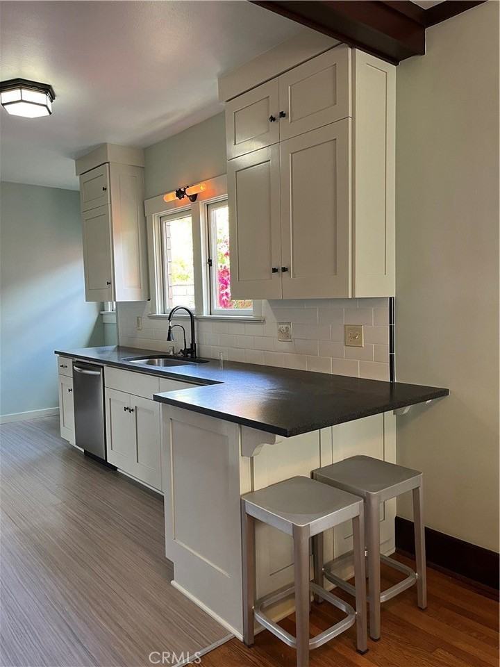 437 Grant St - Photo 5 of 13