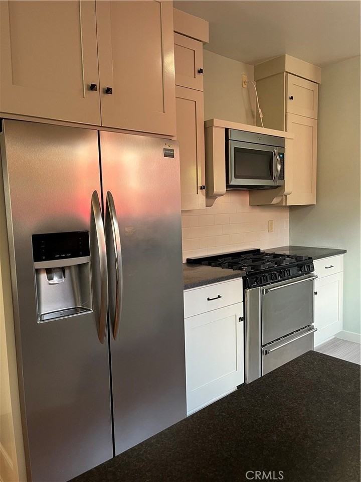 437 Grant St - Photo 6 of 13