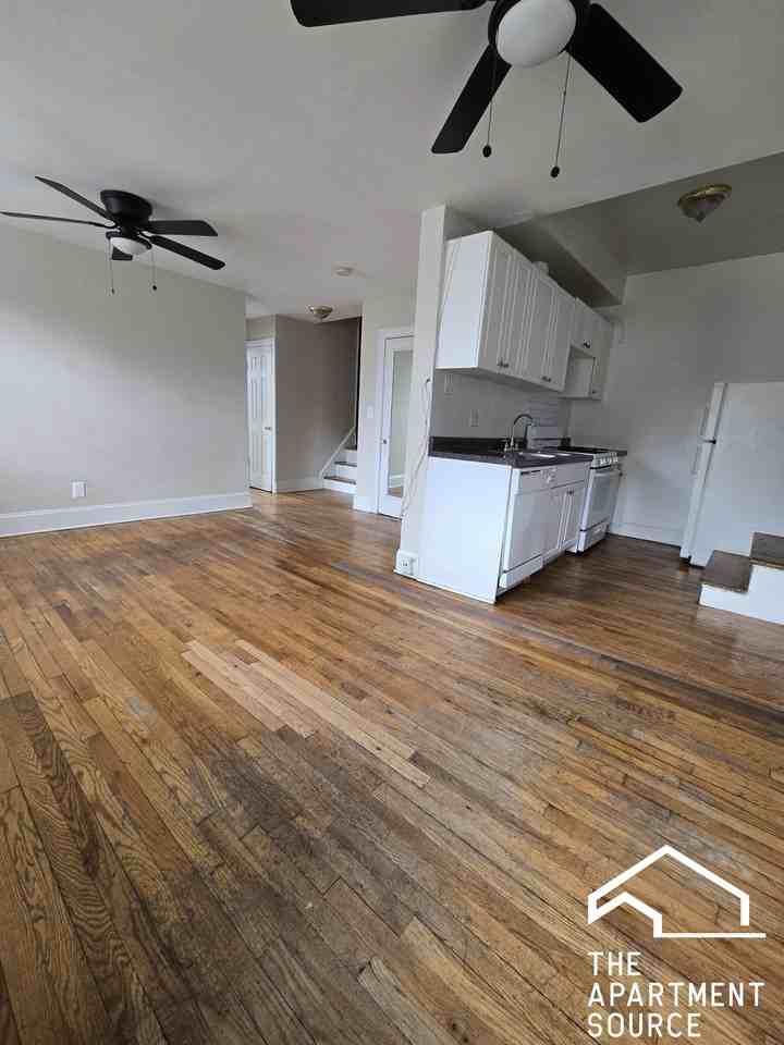 2859 W Berteau Ave #G - Photo 2 of 7