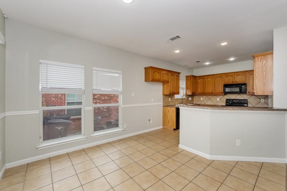 6357 Claire Dr - Photo 7 of 17