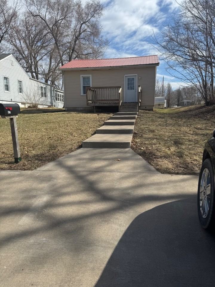 821 28th St - Photo 2 of 12