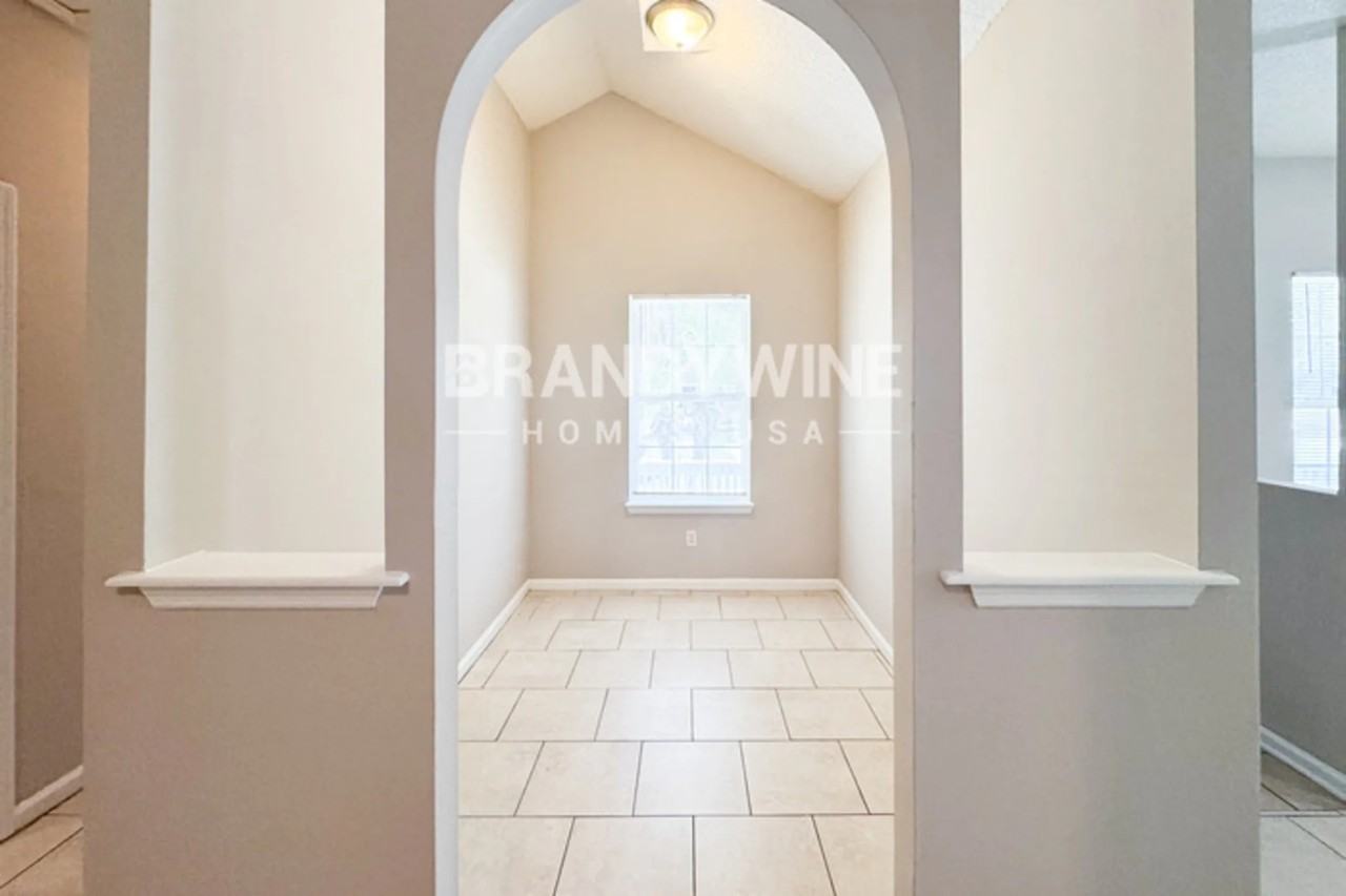 1131 Glencarin St - Photo 2 of 13