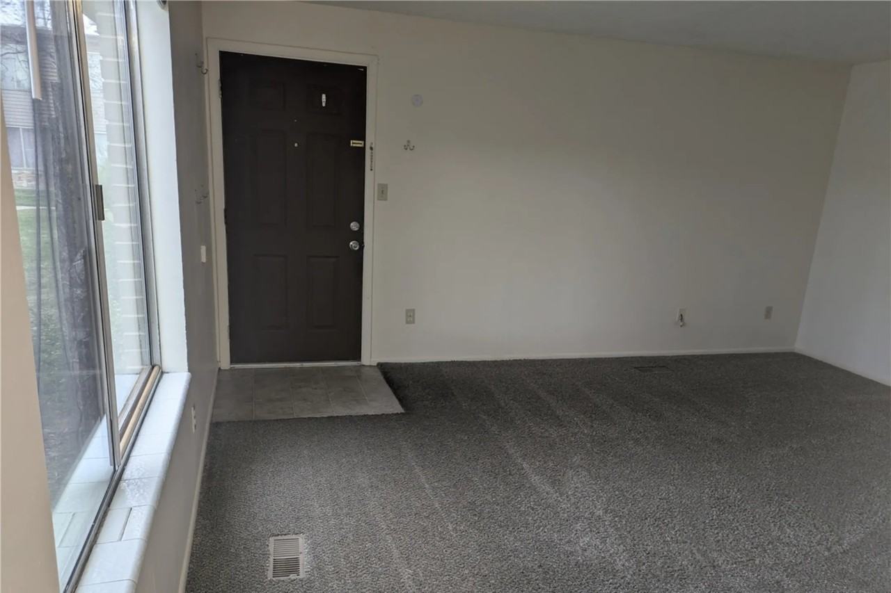 4970 S 425 W - Photo 2 of 16