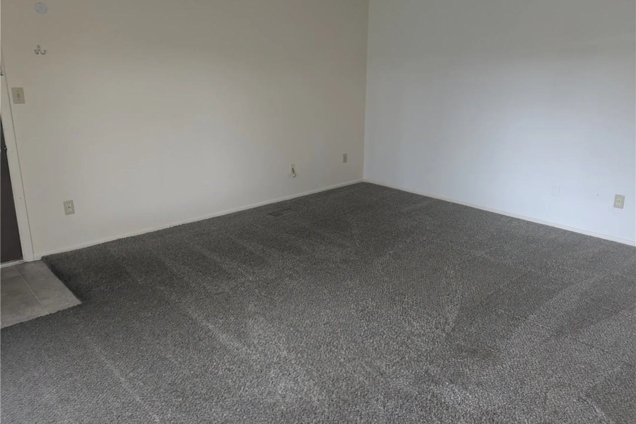 4970 S 425 W - Photo 3 of 16