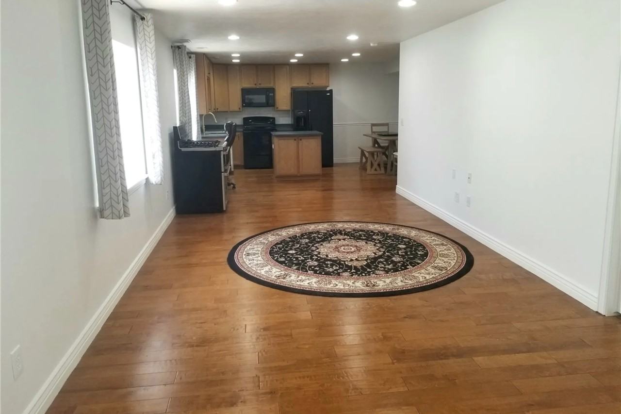 557 N 400 W - Photo 2 of 9