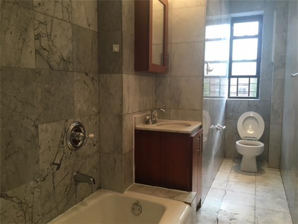3111 Broadway - Photo 3 of 8