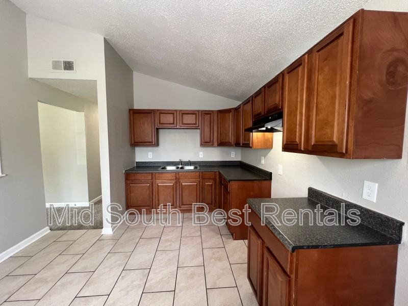 3942 Maynard Dr - Photo 3 of 8