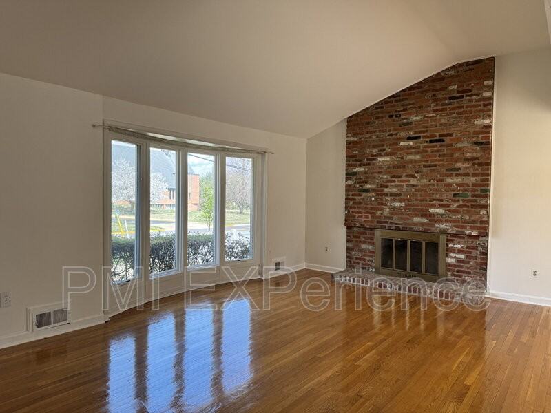 6108 Lone Oak Dr - Photo 2 of 25