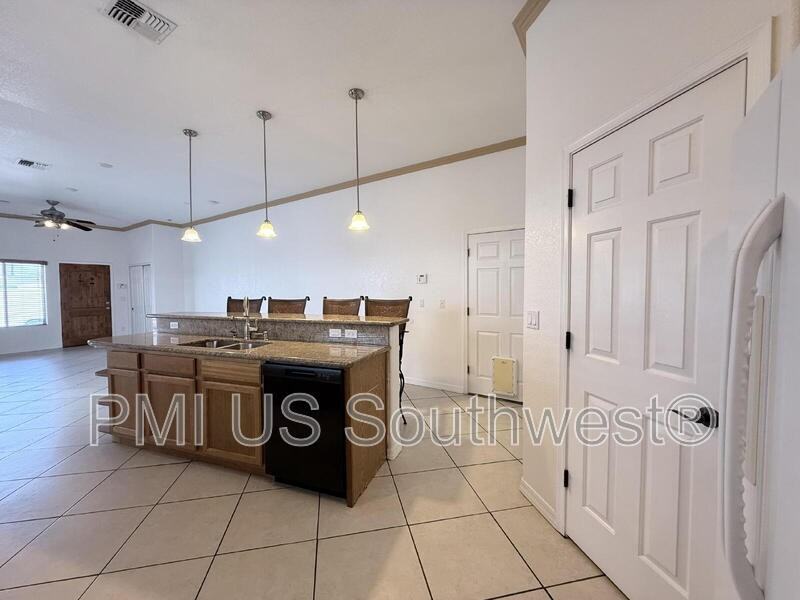 926 Stahlman Dr - Photo 7 of 38