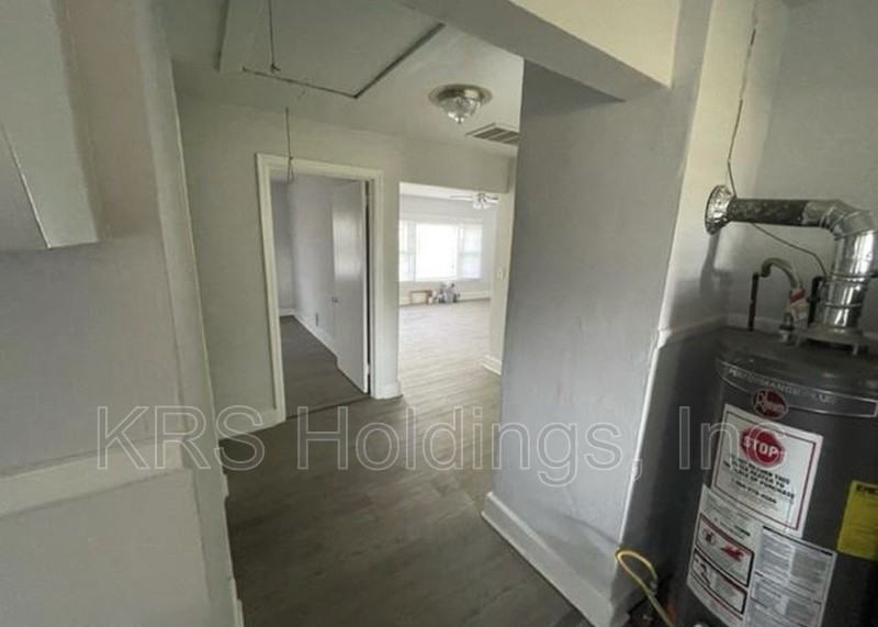 612 46th St - Photo 7 of 10