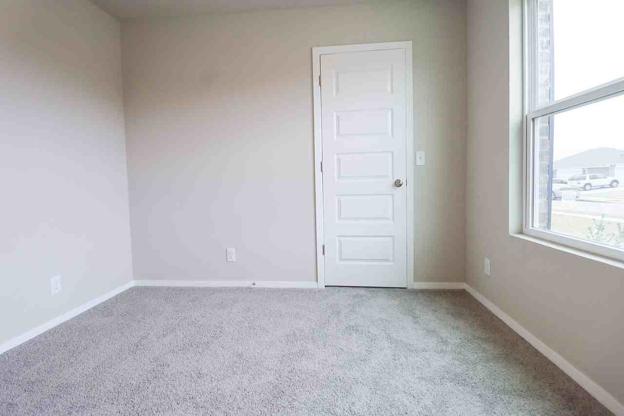 1327 E Honolulu Pl - Photo 5 of 35