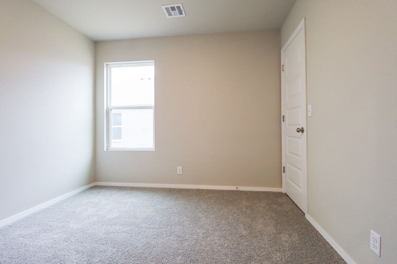 1327 E Honolulu Pl - Photo 6 of 35