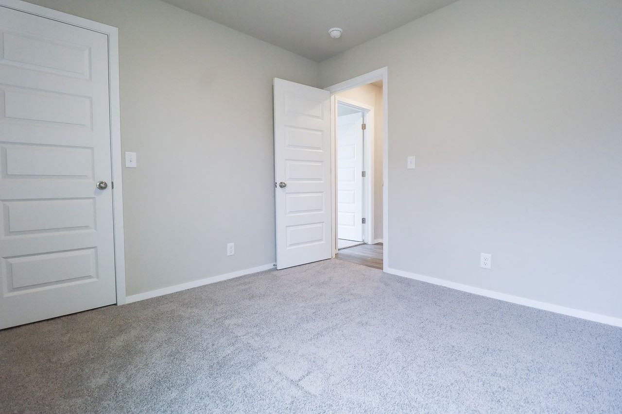 1327 E Honolulu Pl - Photo 7 of 35