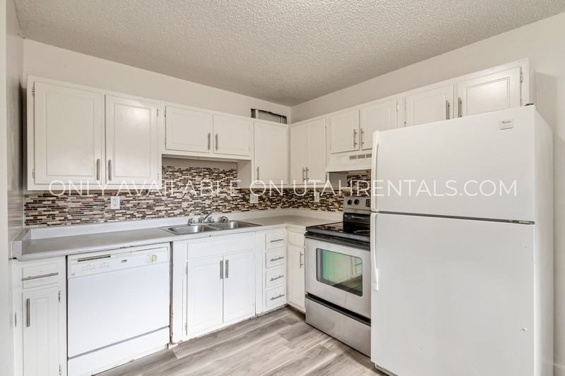 539 Swenson Ave #2 - Photo 6 of 18