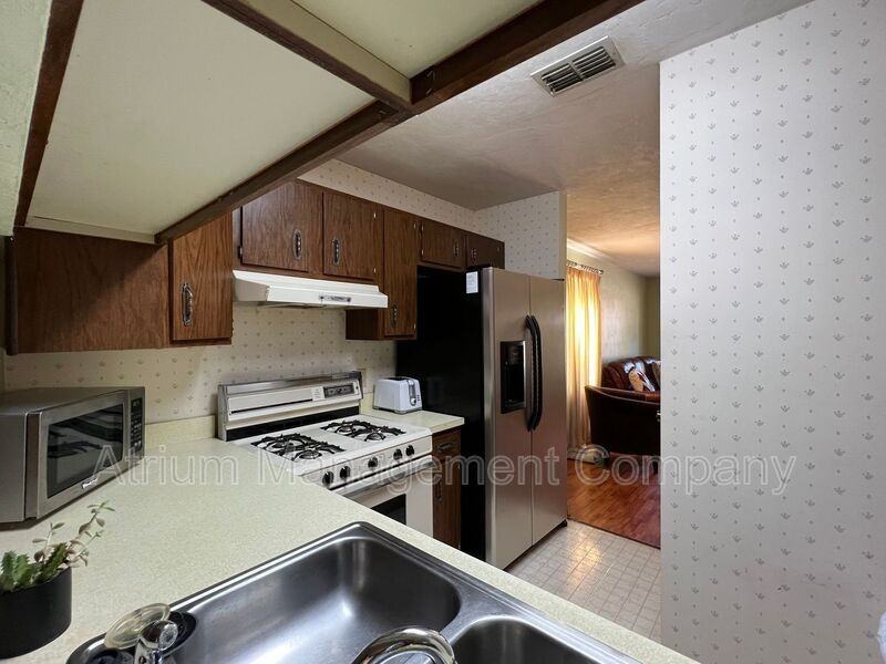 913 New Bedford Dr - Photo 5 of 21