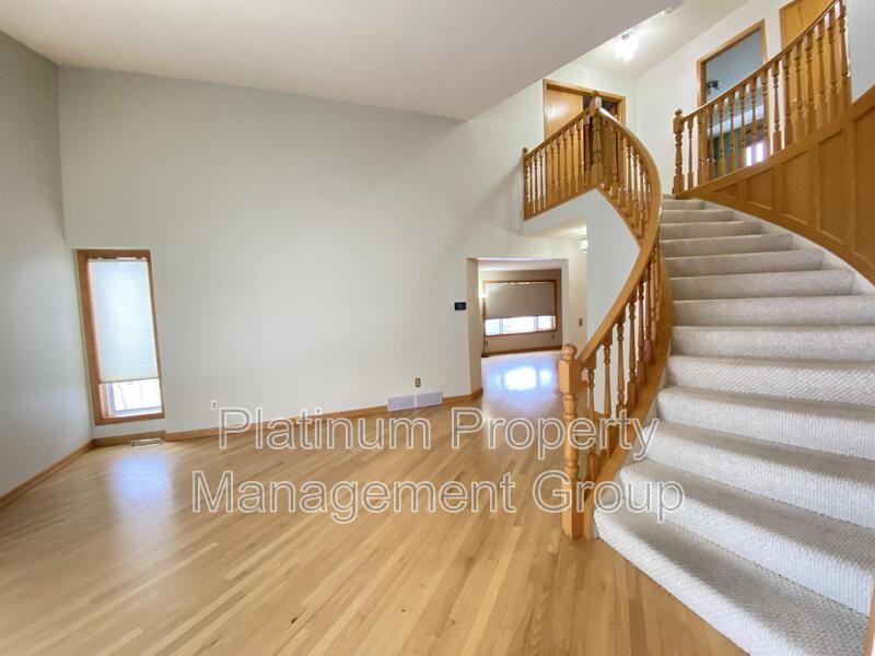 191 Hampshire Close Nw - Photo 2 of 15