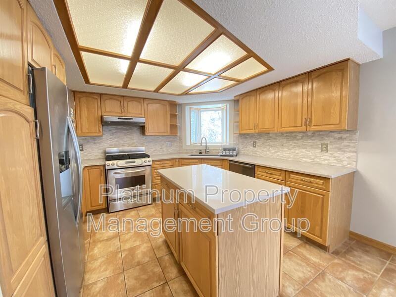 191 Hampshire Close Nw - Photo 3 of 15