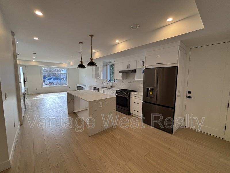 701 Lawson Ave - Photo 2 of 17