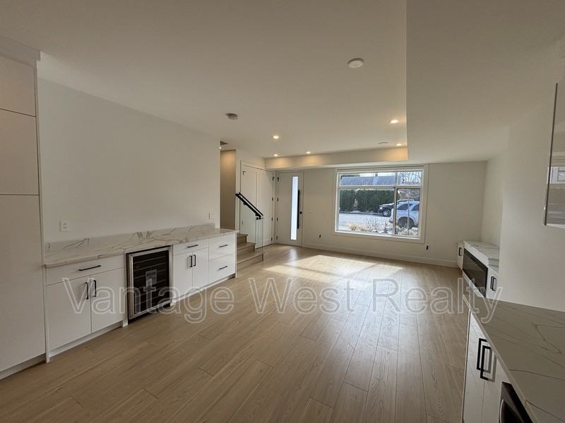 701 Lawson Ave - Photo 3 of 17