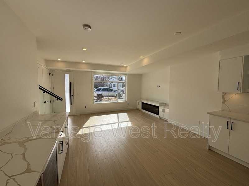 701 Lawson Ave - Photo 4 of 17