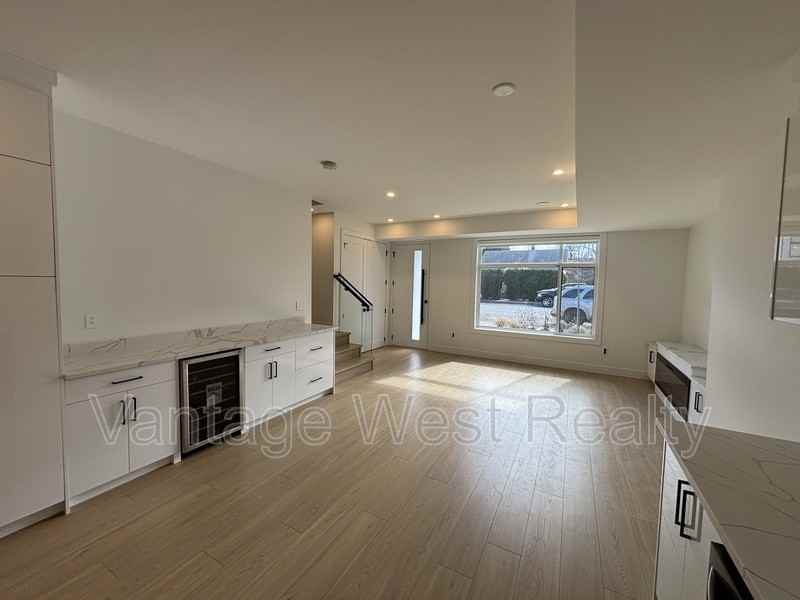 701 Lawson Ave - Photo 5 of 17