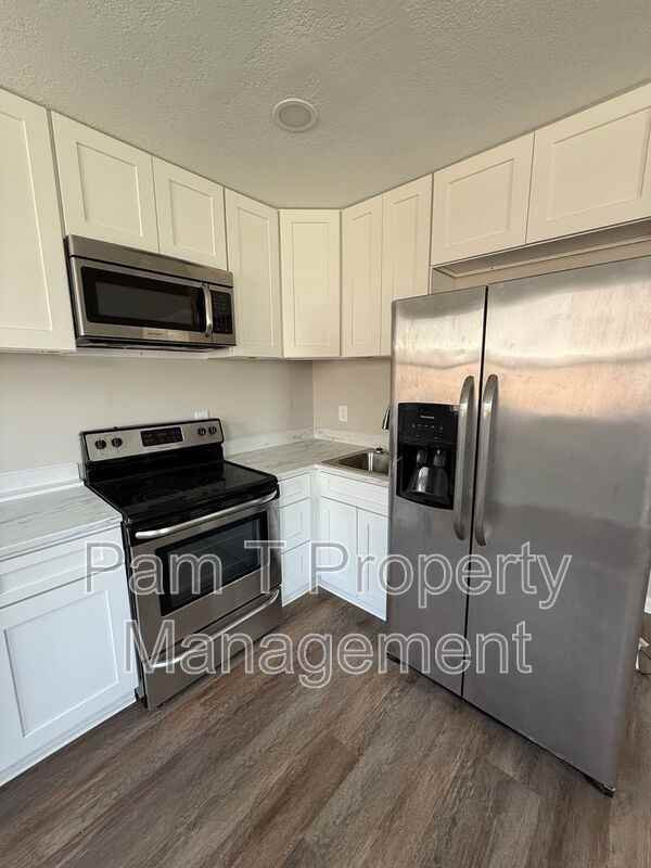 802 Porter St - Photo 2 of 11