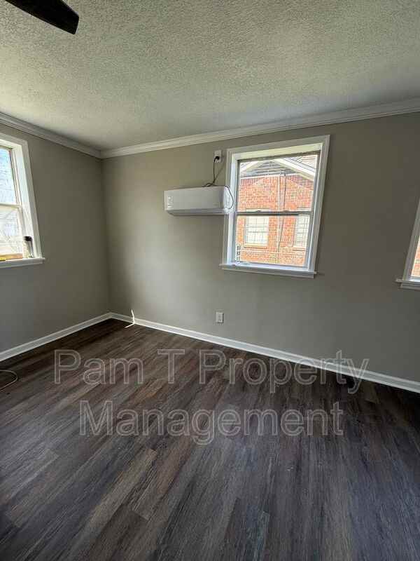 802 Porter St - Photo 3 of 11