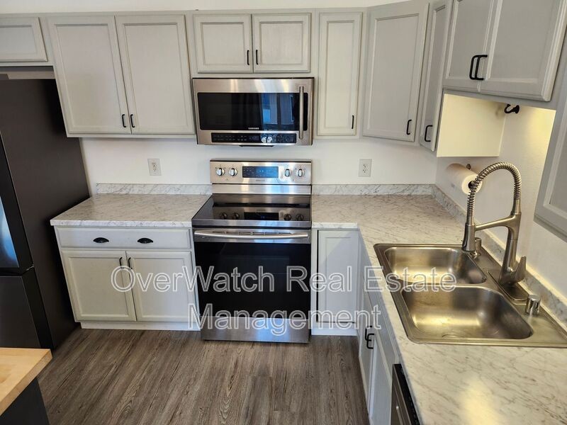 13839 Hunterwood Ln - Photo 3 of 24