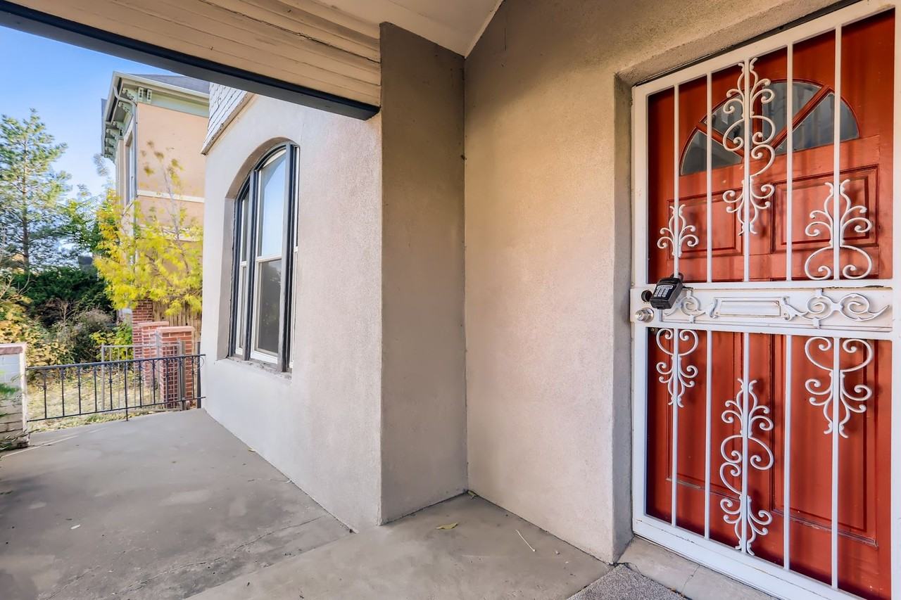 1839 Grove St - Photo 3 of 30