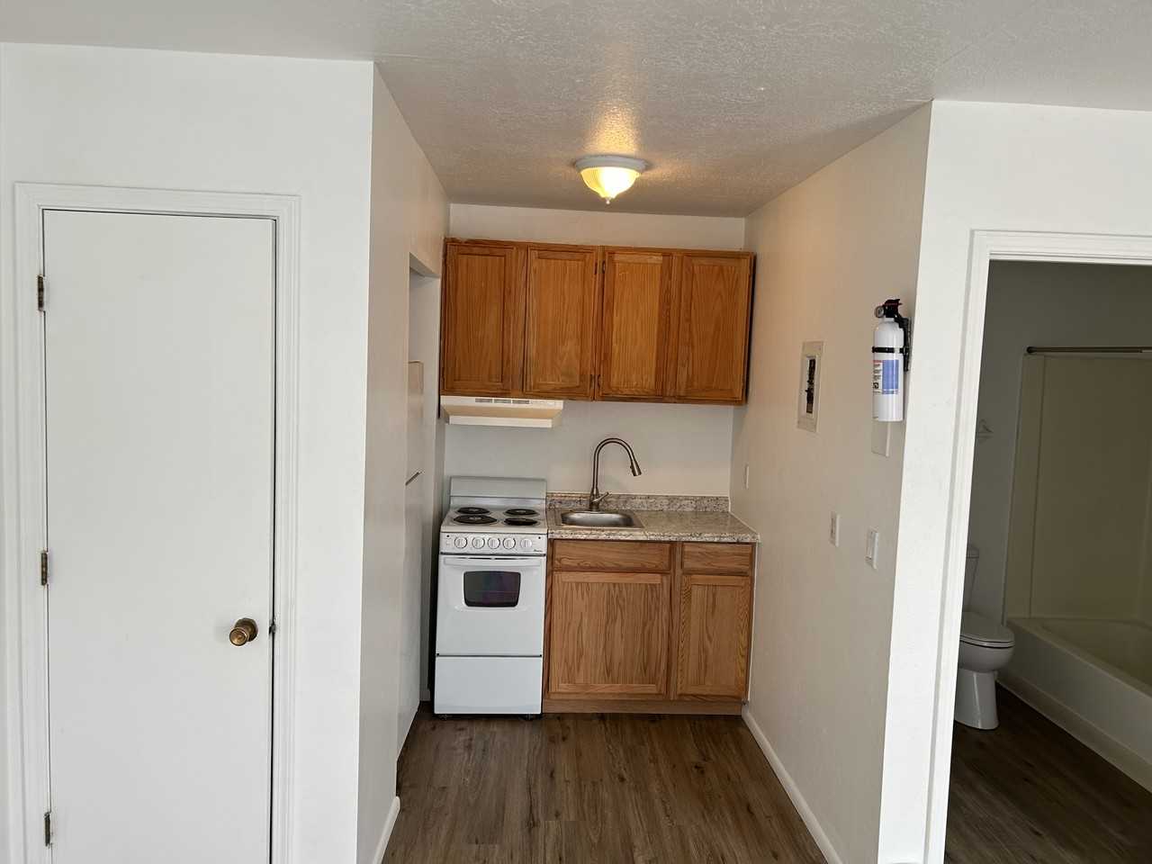 308 Vassar Dr Se - Photo 4 of 28