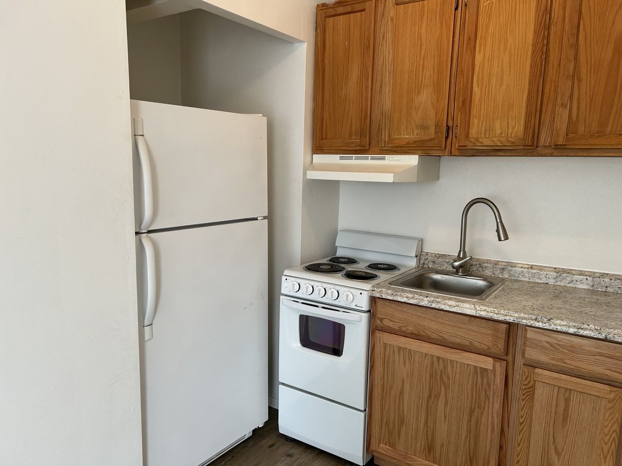 308 Vassar Dr Se - Photo 2 of 23