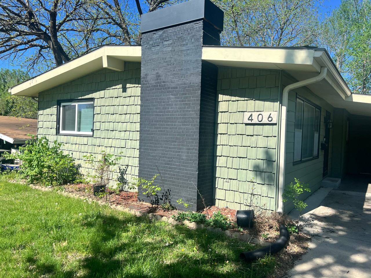406 8th St - Photo 2 of 12