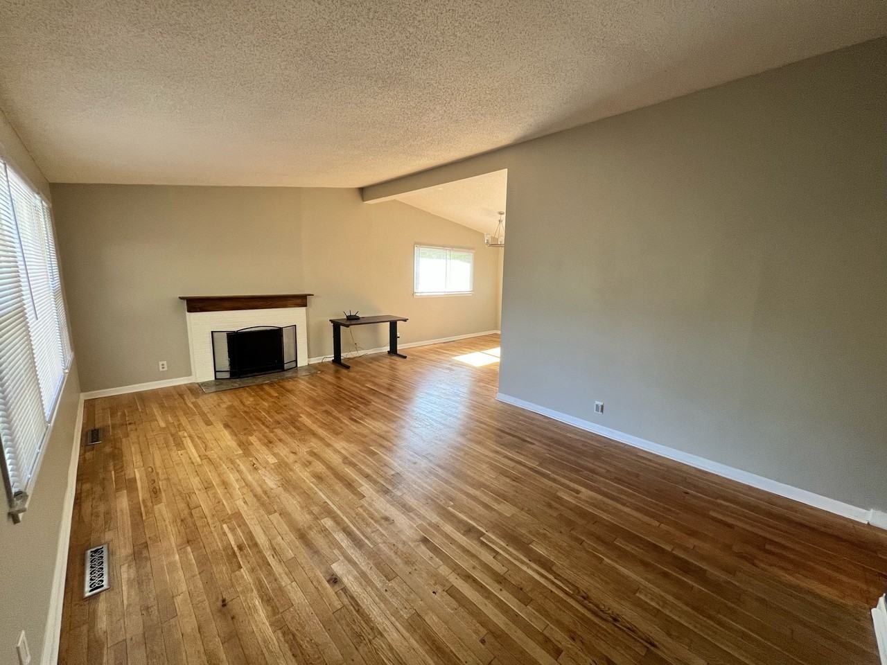 406 8th St - Photo 5 of 12