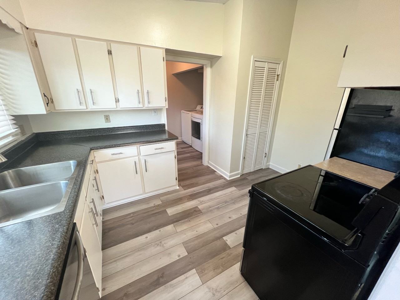 406 8th St - Photo 6 of 12