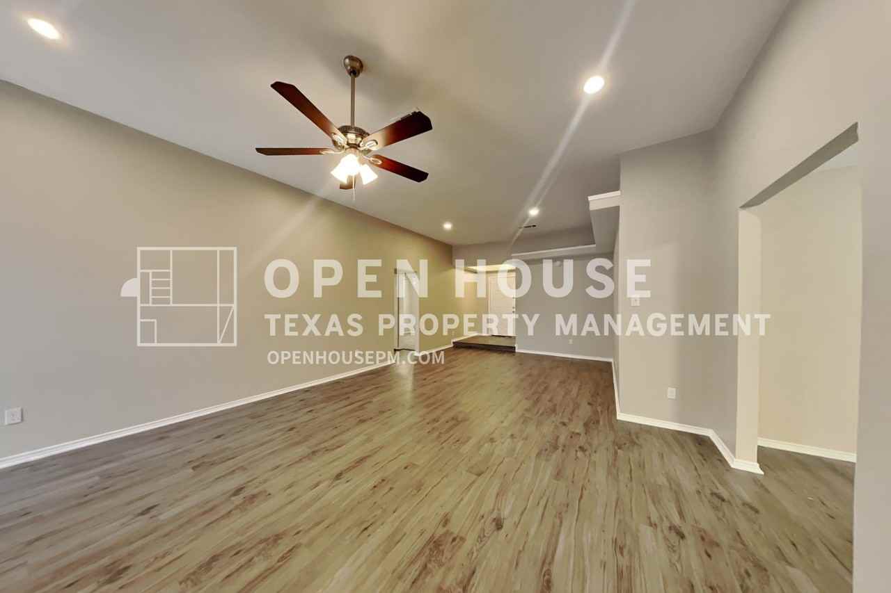 6901 Club Creek Dr - Photo 3 of 20