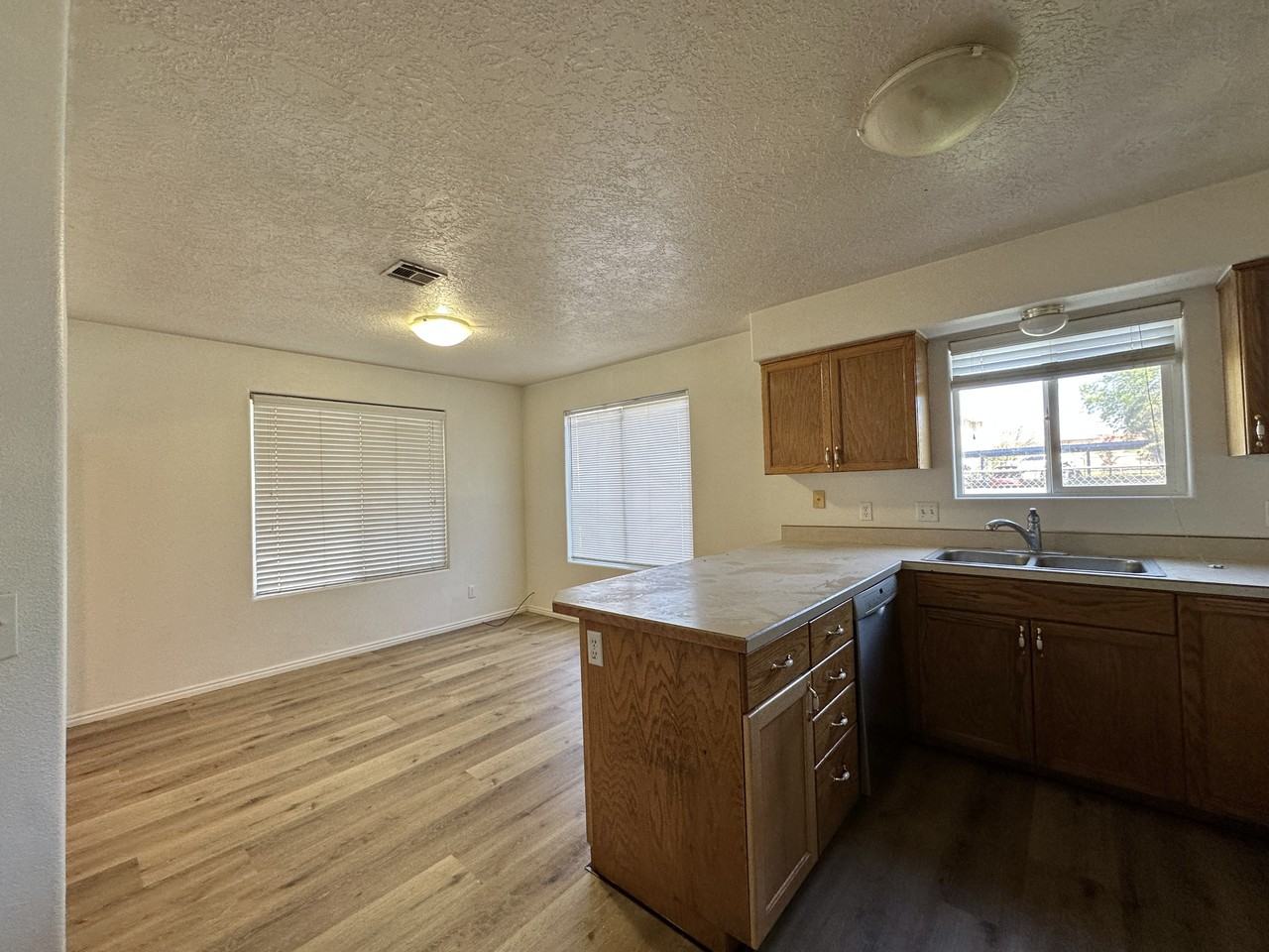 1063 Se #1 - Photo 3 of 8