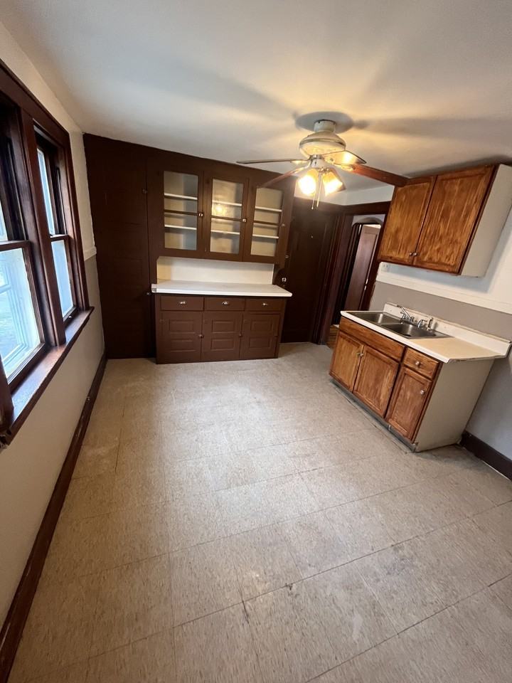 19 Dunlop Ave - Photo 3 of 11