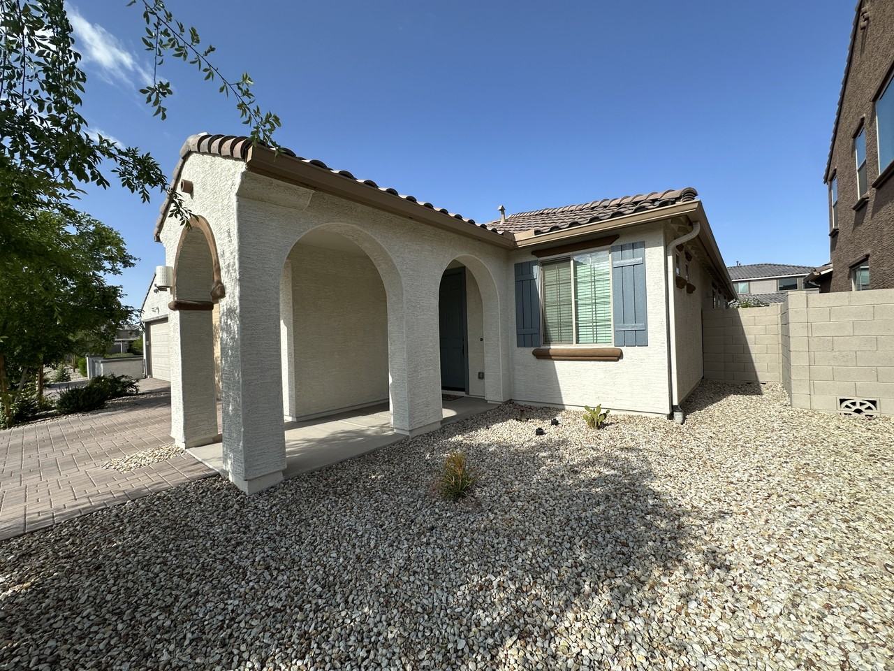 5708 N 88th Ave - Photo 2 of 42